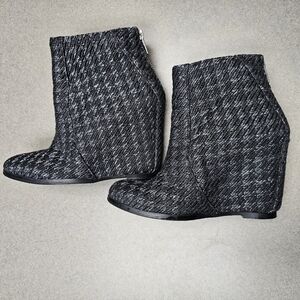 Minimarket Houndstooth hidden wedge booties size 5.5 EU 36